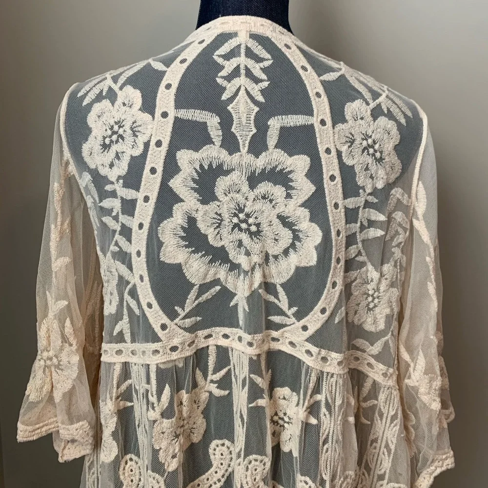 VICI Lace Kimono - Picture 4 of 8